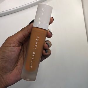 Fenty Foundation / 400